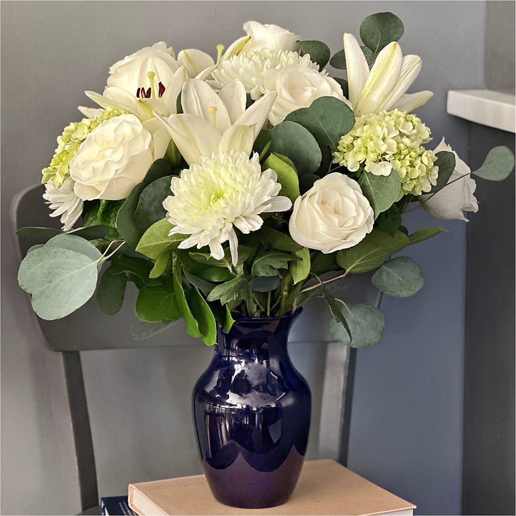 Snowy Dreams Bouquet –  Rosewood Flower Shop, Humble TX